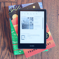 Kindle Paperwhite Signature Edition review: The upgrade is worth the money  | Mashable